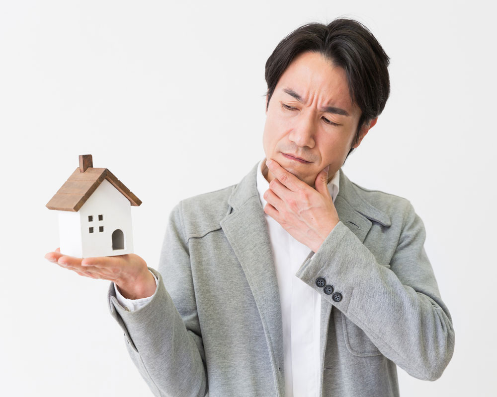homebuyer holding a mini house sample